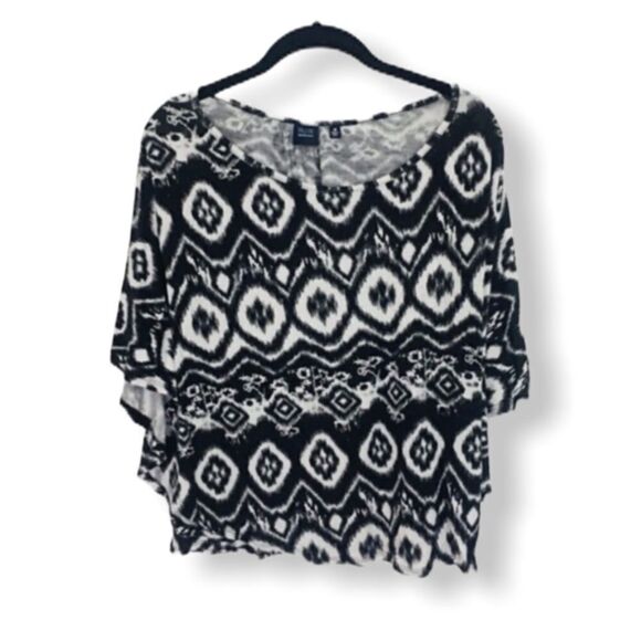 Saks Fifth Avenue SZ M abstract blouse - Picture 2 of 3